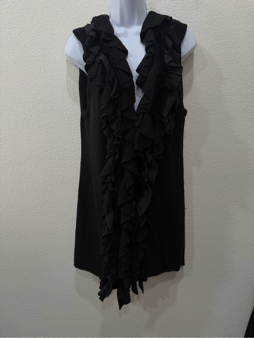 Alice + Olivia Black Sleeveless Ruffle V-Neck Mini Dress